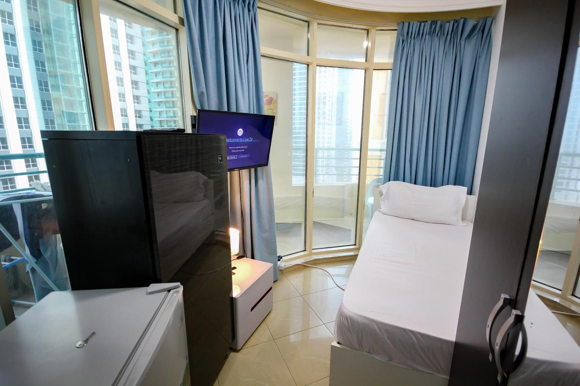 Nice Single Rooms For "Girls" Only In Dubai, Marina 외부 사진