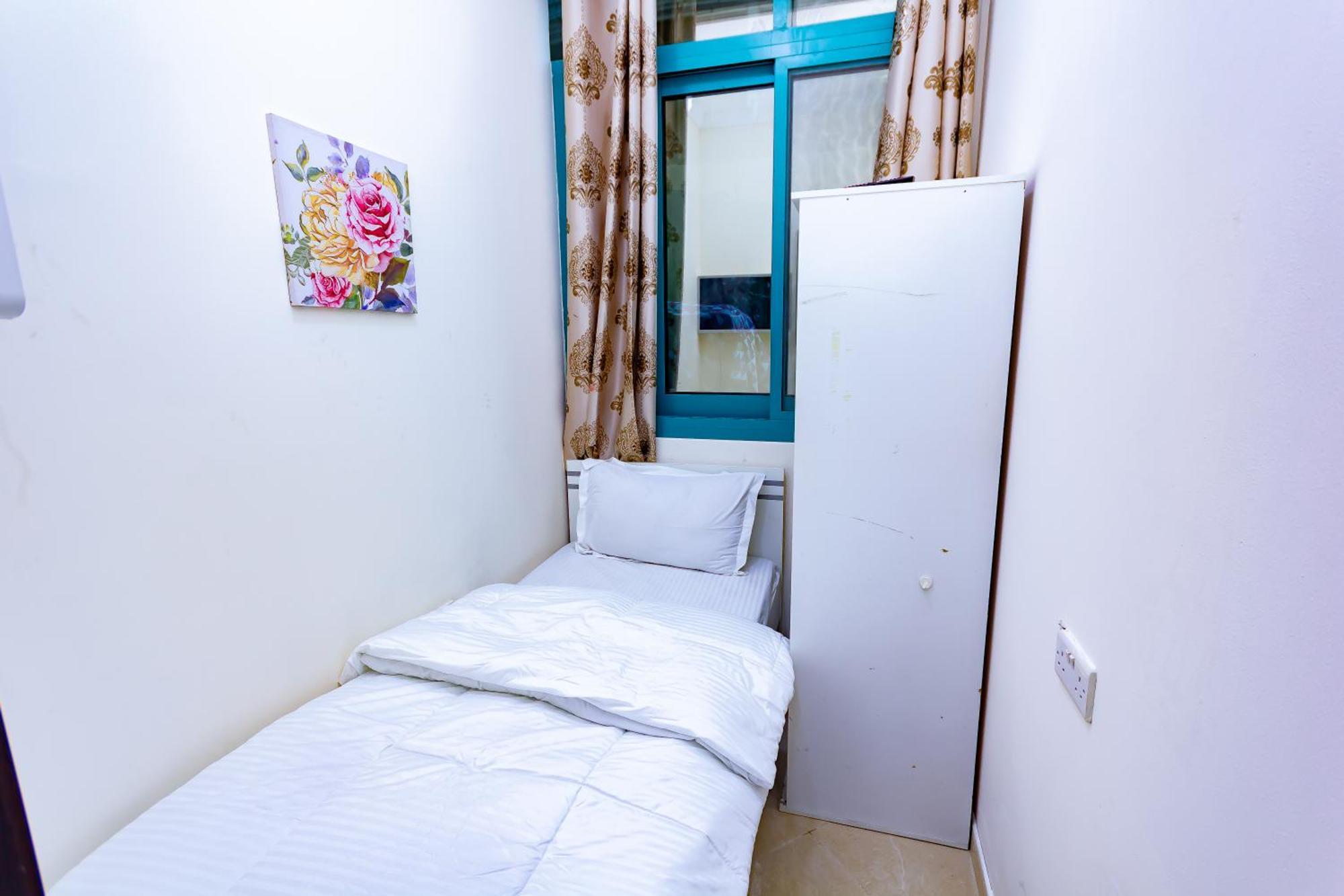 Nice Single Rooms For "Girls" Only In Dubai, Marina 외부 사진