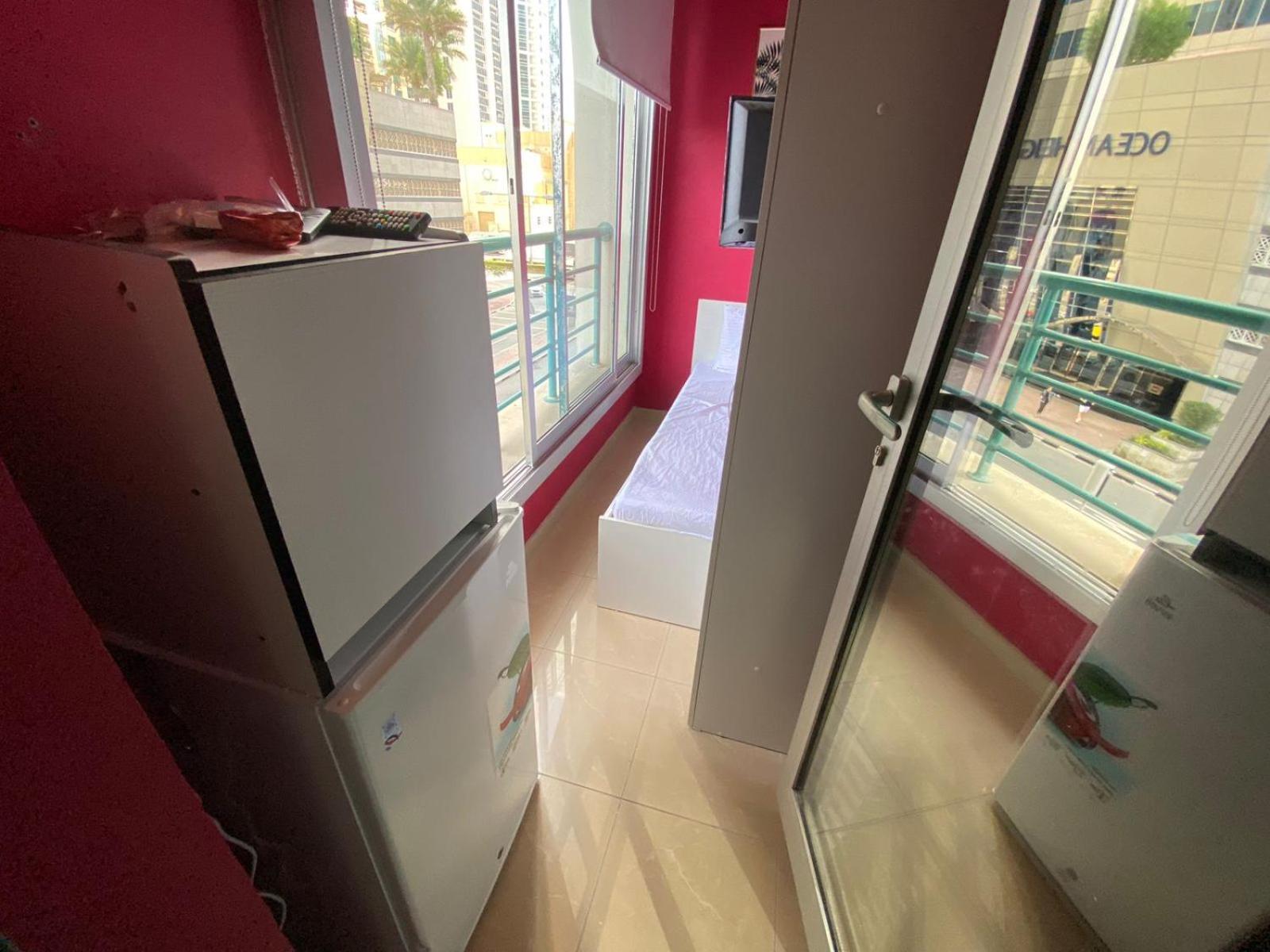 Nice Single Rooms For "Girls" Only In Dubai, Marina 외부 사진