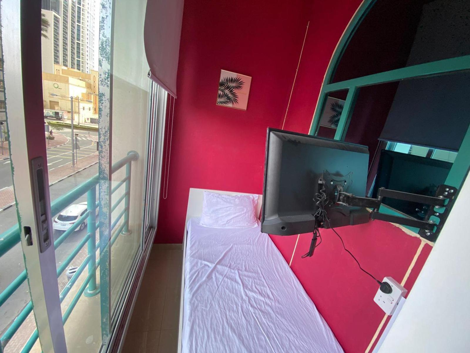 Nice Single Rooms For "Girls" Only In Dubai, Marina 외부 사진