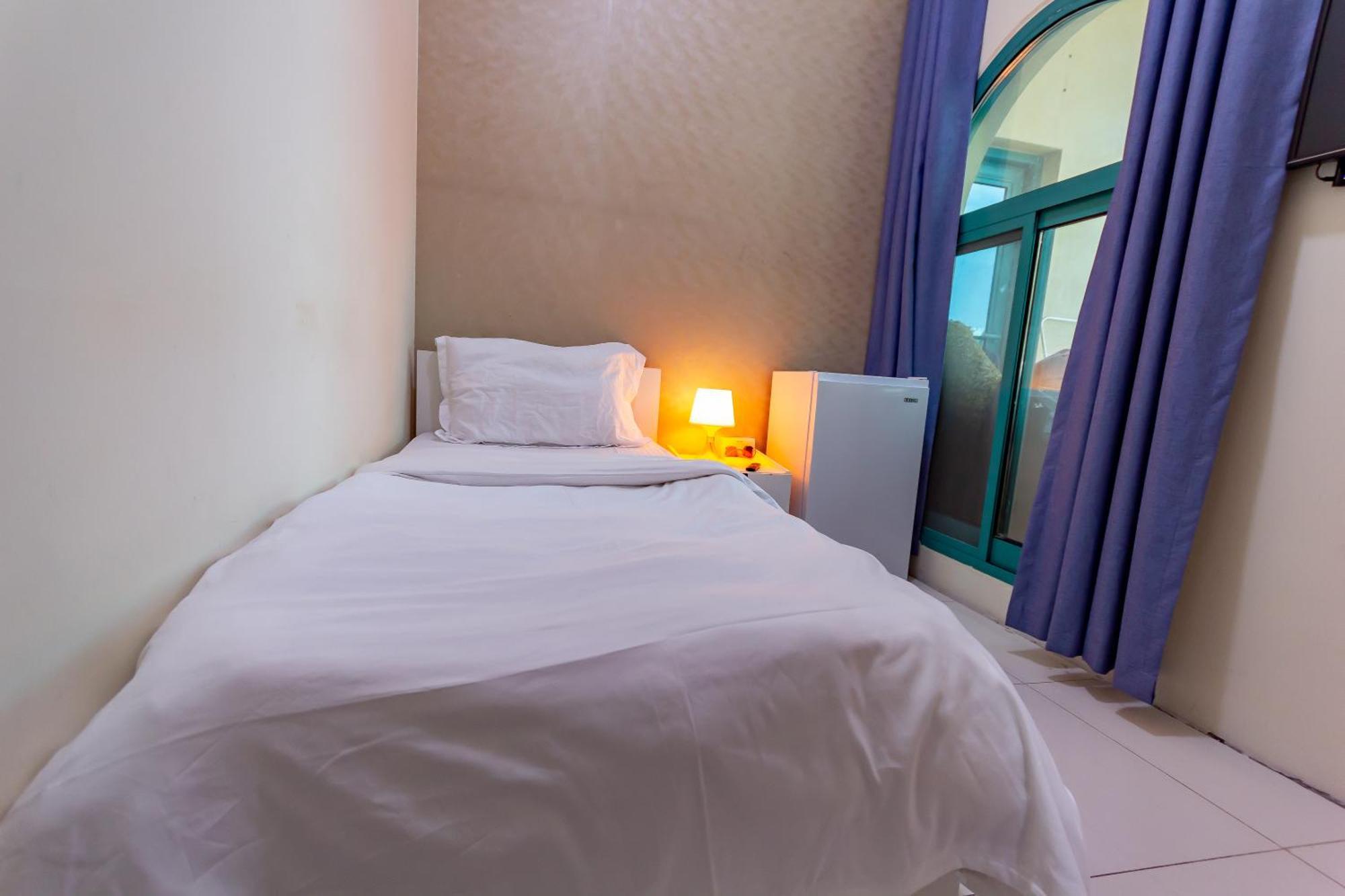 Nice Single Rooms For "Girls" Only In Dubai, Marina 외부 사진