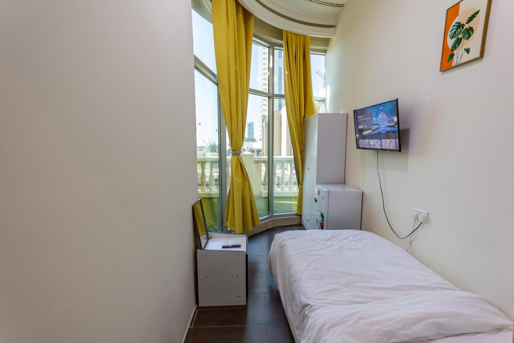 Nice Single Rooms For "Girls" Only In Dubai, Marina 외부 사진
