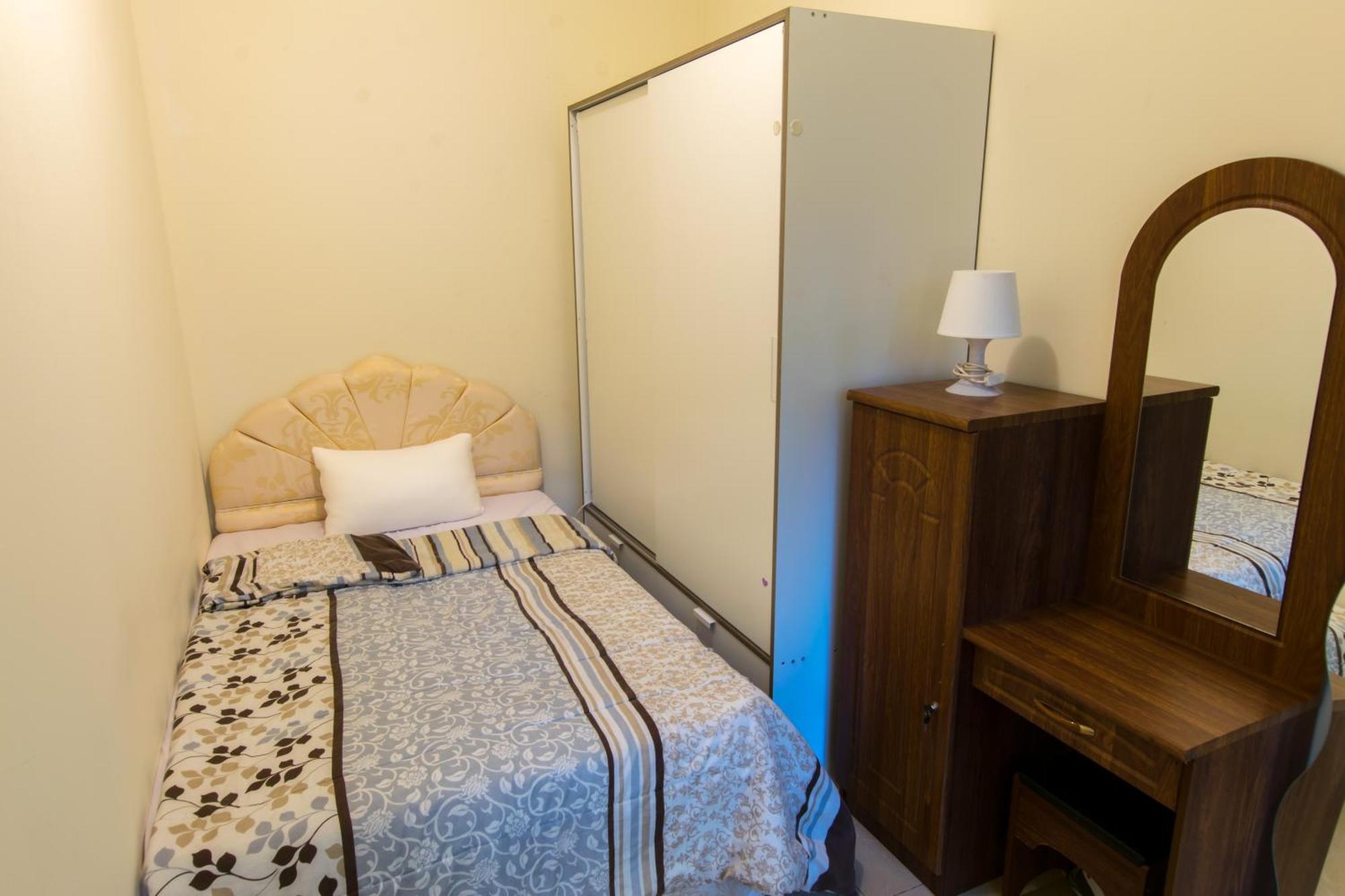 Nice Single Rooms For "Girls" Only In Dubai, Marina 외부 사진