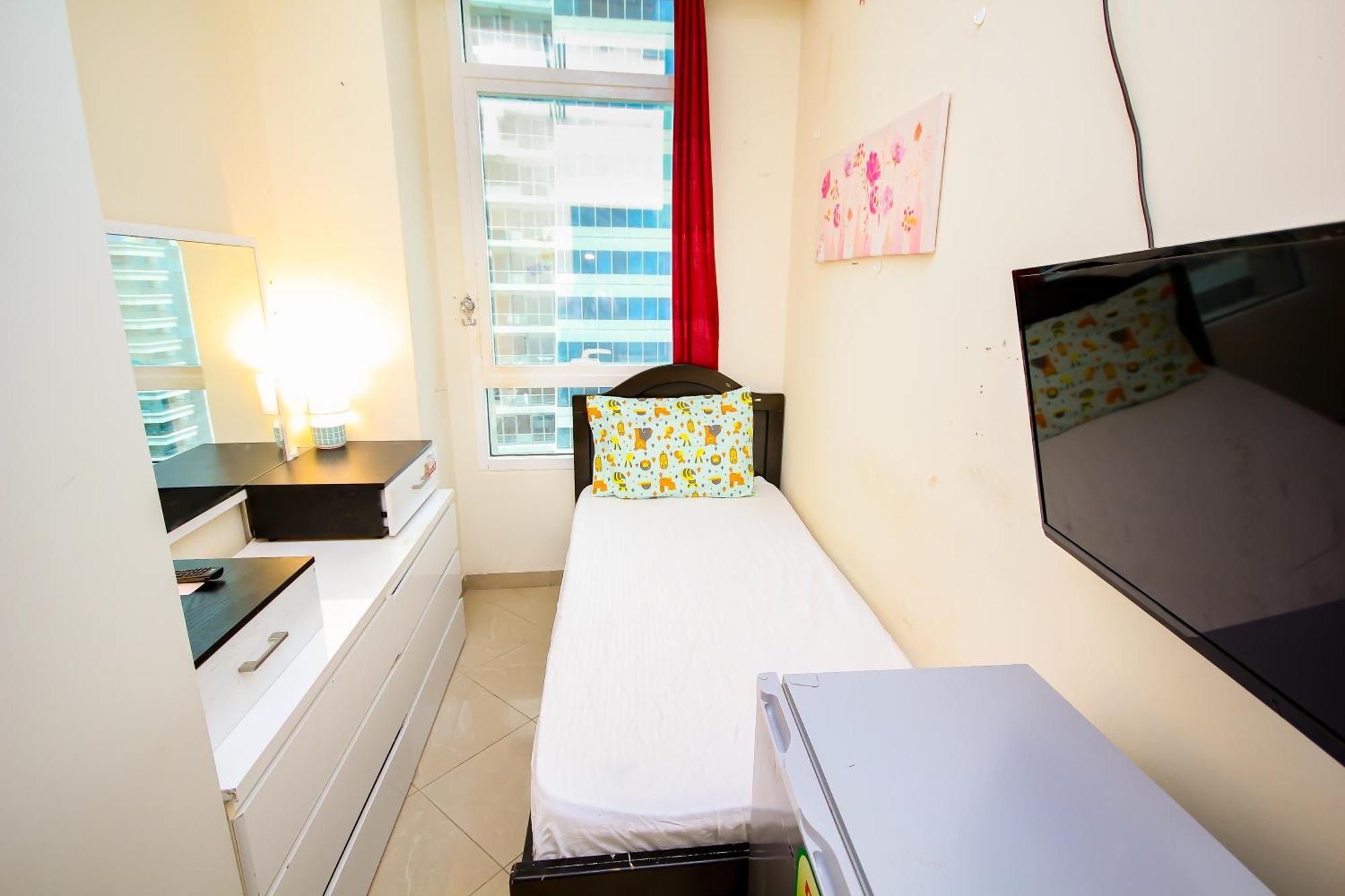 Nice Single Rooms For "Girls" Only In Dubai, Marina 외부 사진
