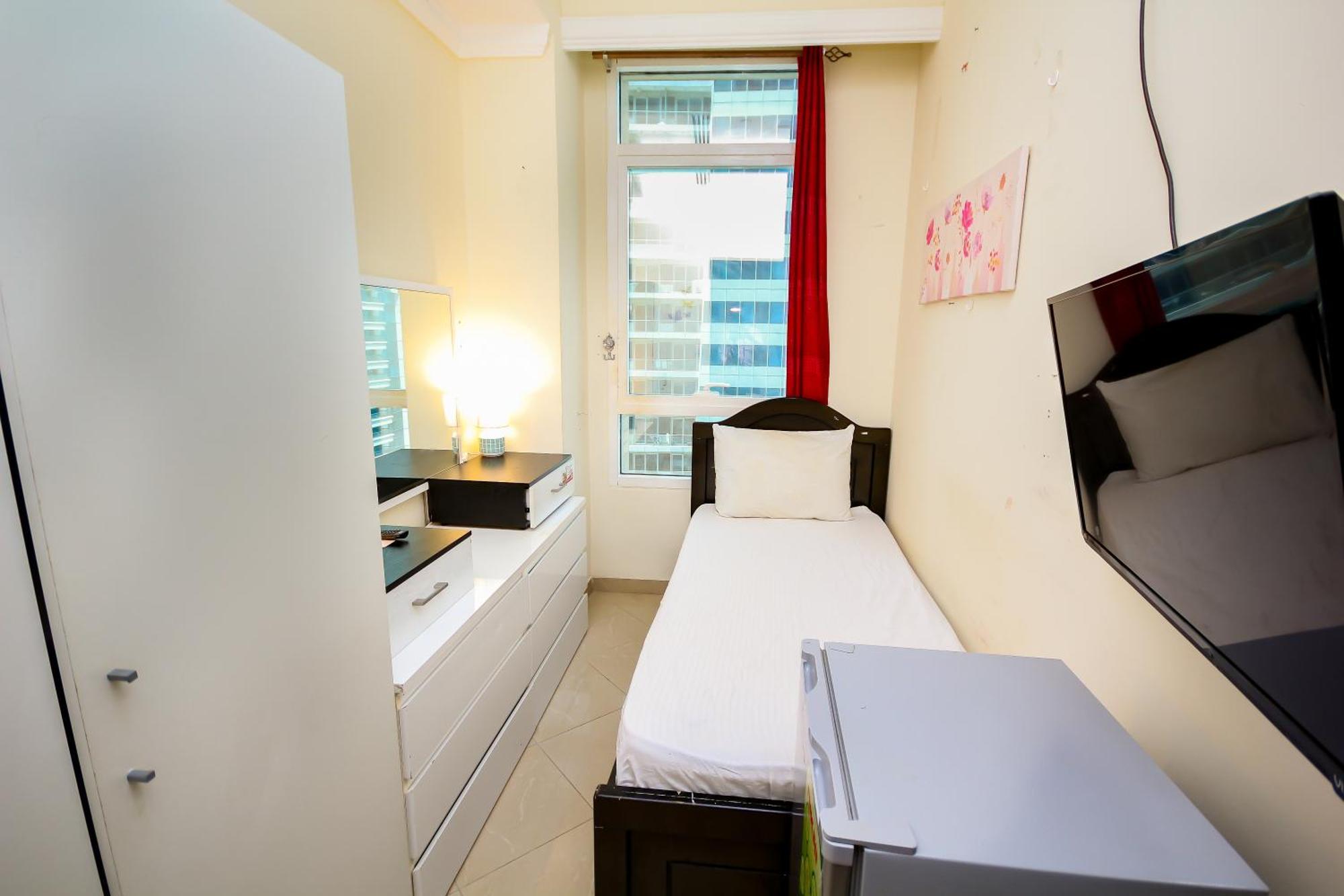 Nice Single Rooms For "Girls" Only In Dubai, Marina 외부 사진