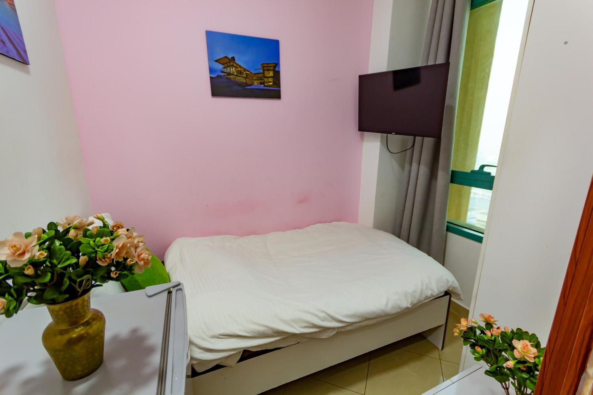 Nice Single Rooms For "Girls" Only In Dubai, Marina 외부 사진