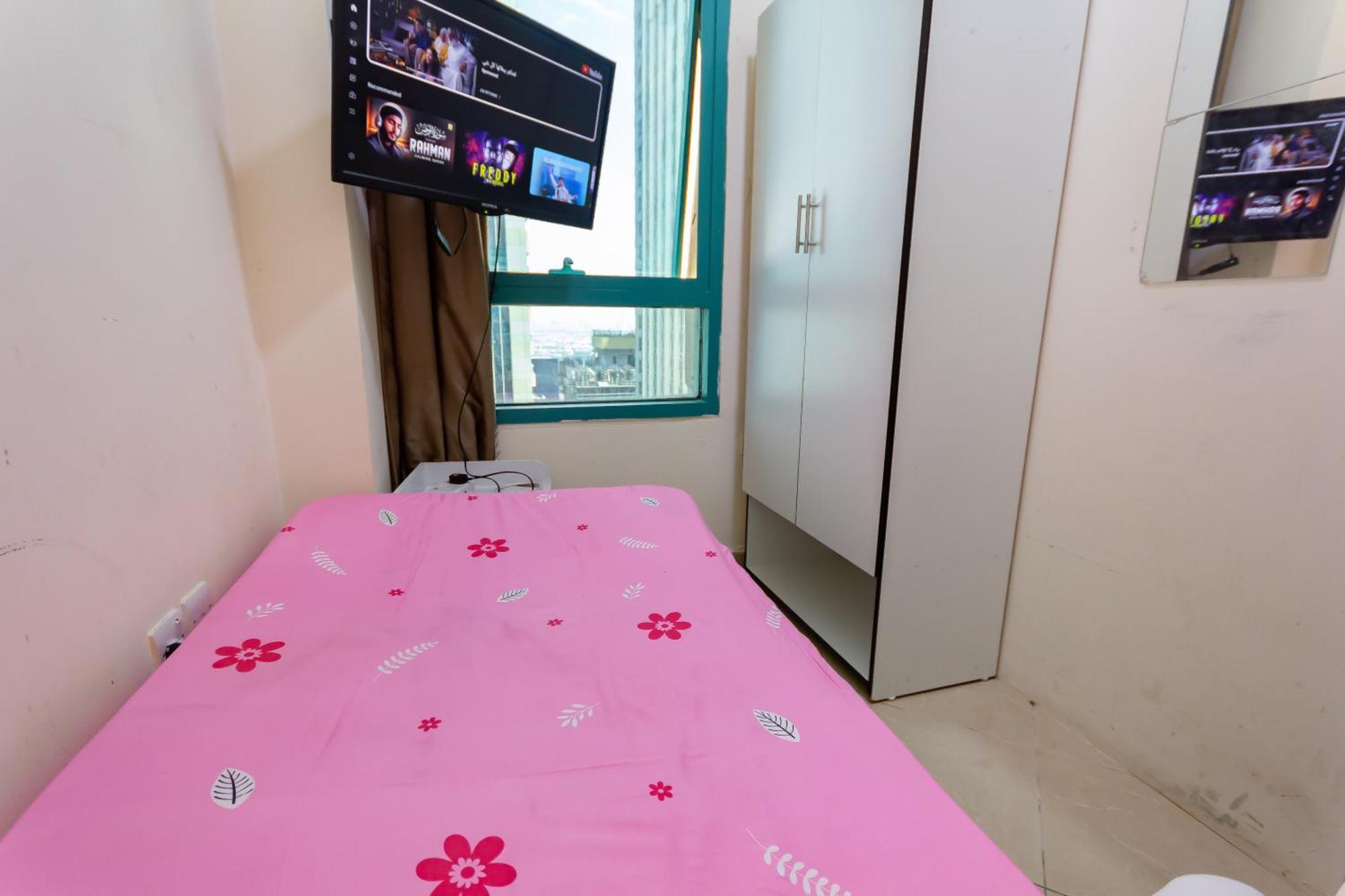Nice Single Rooms For "Girls" Only In Dubai, Marina 외부 사진