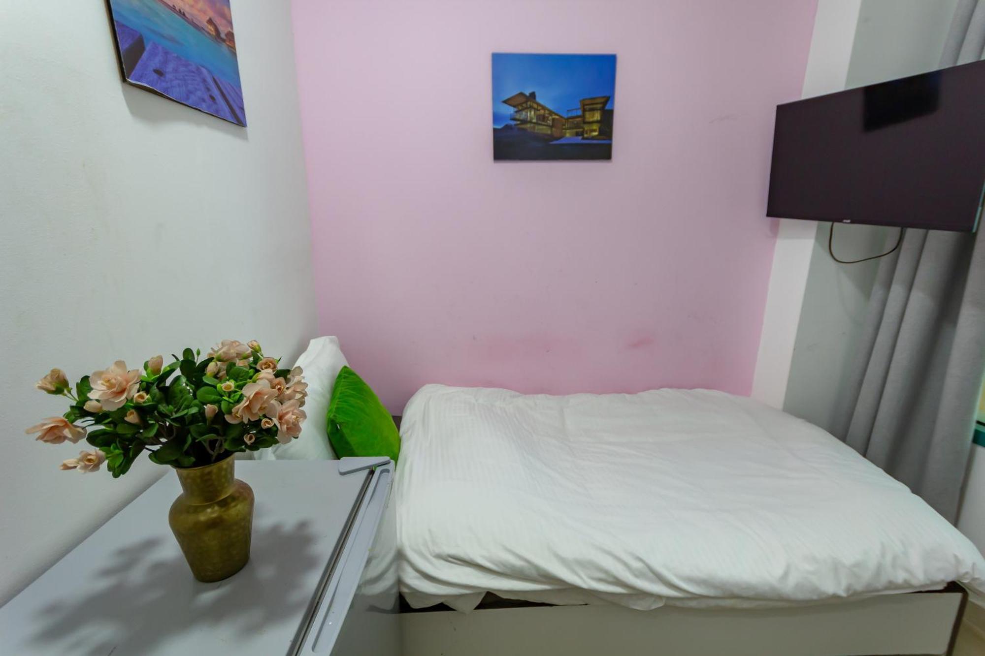 Nice Single Rooms For "Girls" Only In Dubai, Marina 외부 사진