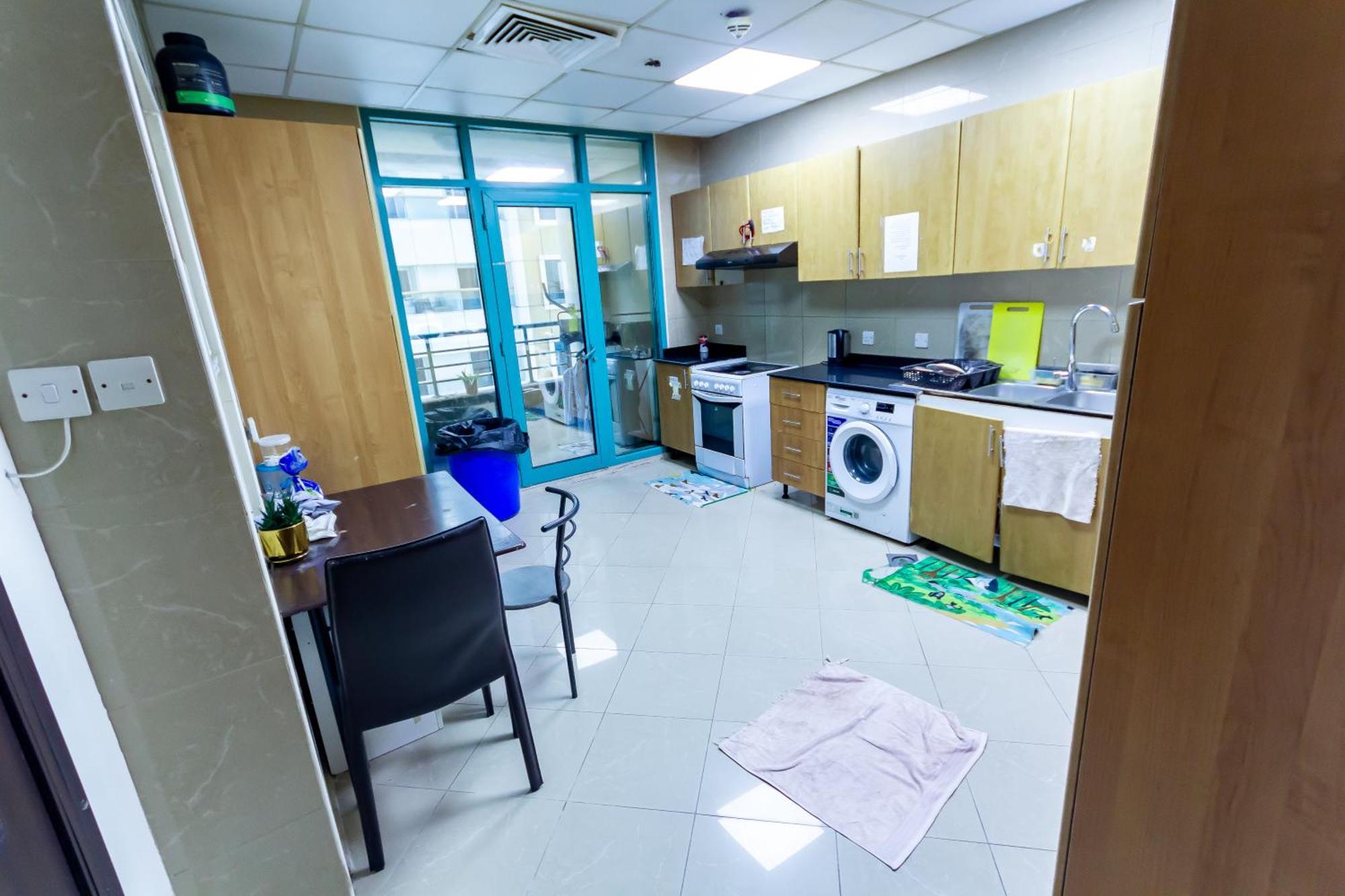 Nice Single Rooms For "Girls" Only In Dubai, Marina 외부 사진