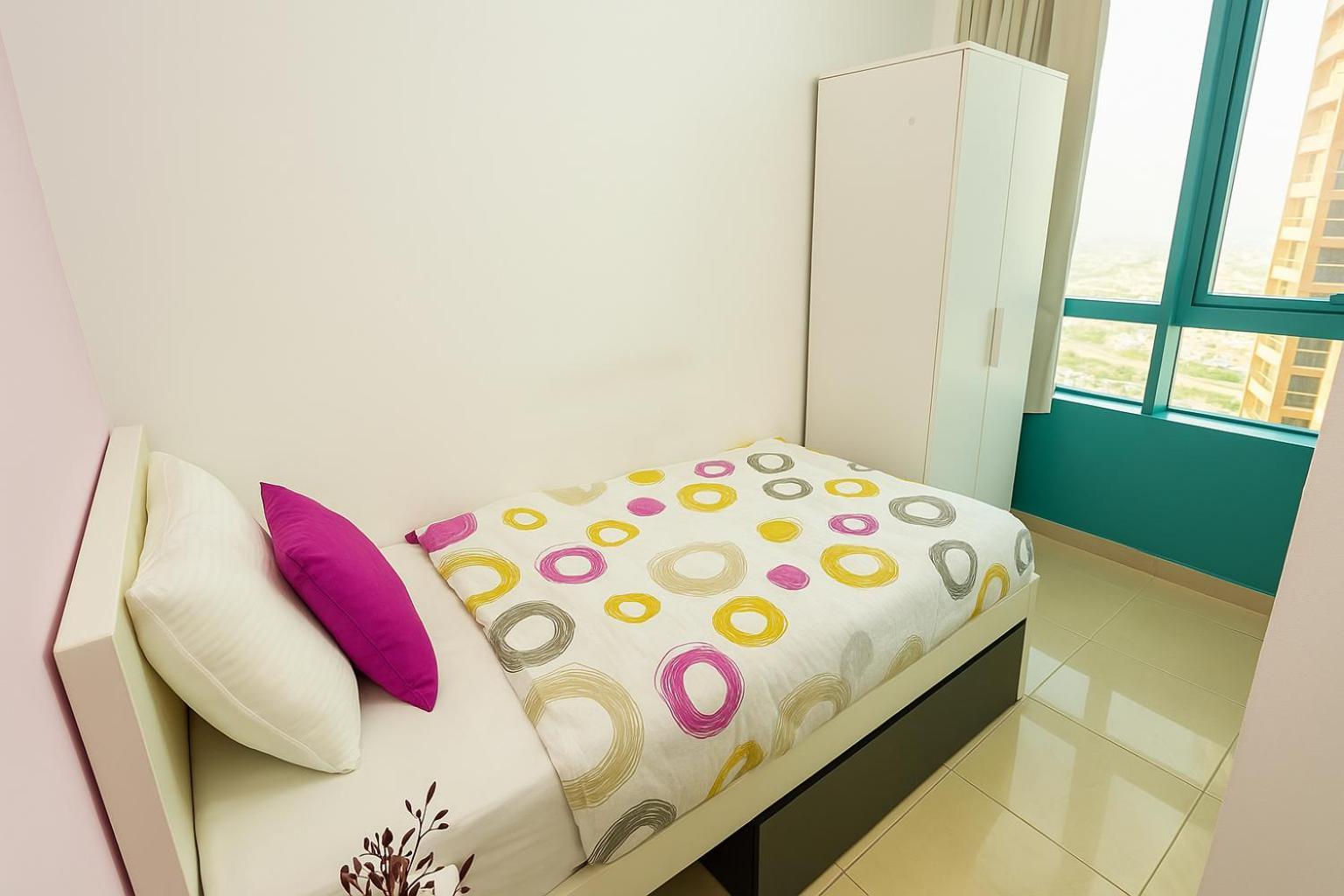 Nice Single Rooms For "Girls" Only In Dubai, Marina 외부 사진