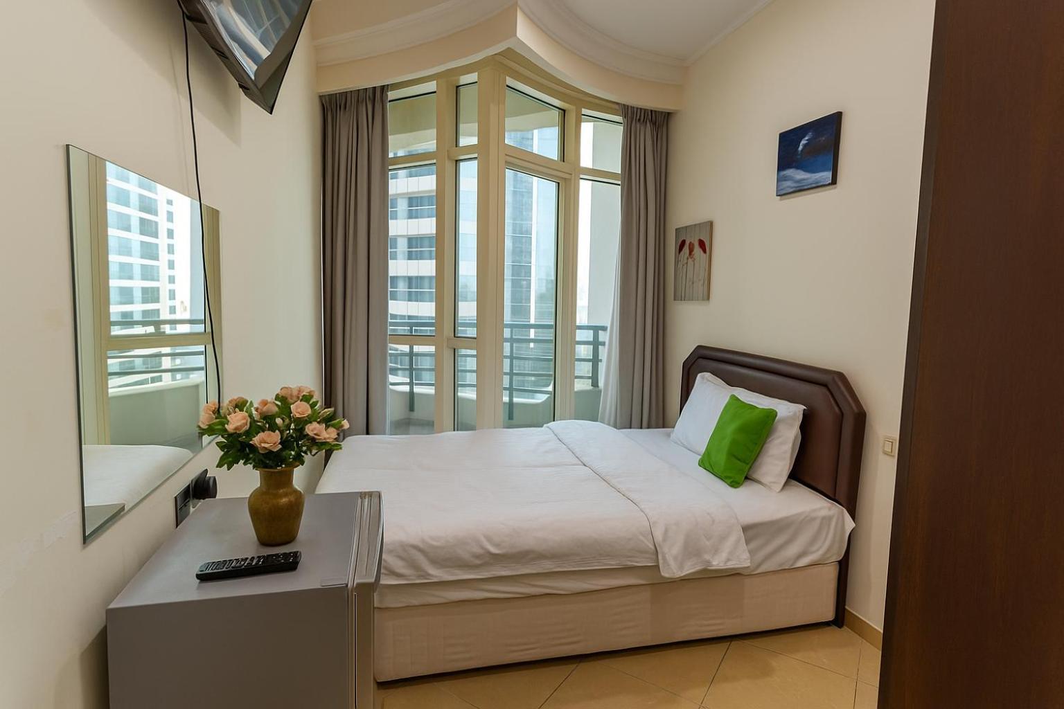 Nice Single Rooms For "Girls" Only In Dubai, Marina 외부 사진