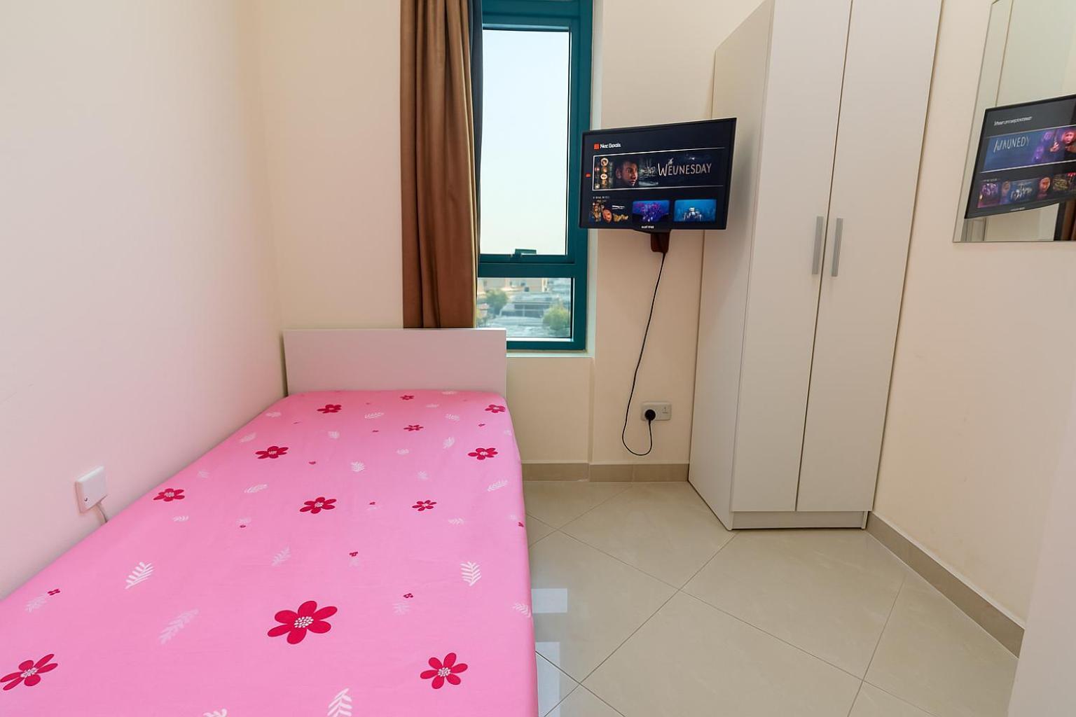 Nice Single Rooms For "Girls" Only In Dubai, Marina 외부 사진