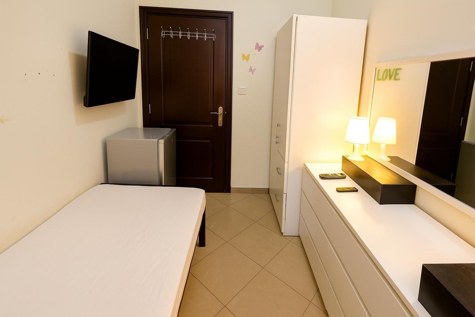 Nice Single Rooms For "Girls" Only In Dubai, Marina 외부 사진